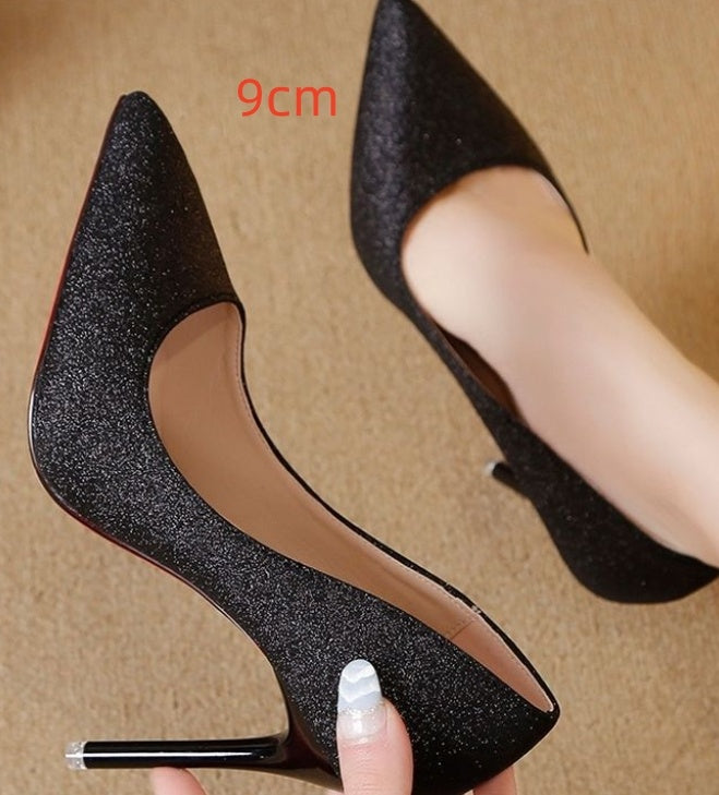 Silver Heels – Sparkly Pumps for a Chic &amp; Glam Look