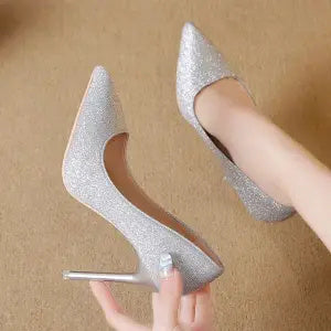 Silver Heels – Sparkly Pumps for a Chic &amp; Glam Look