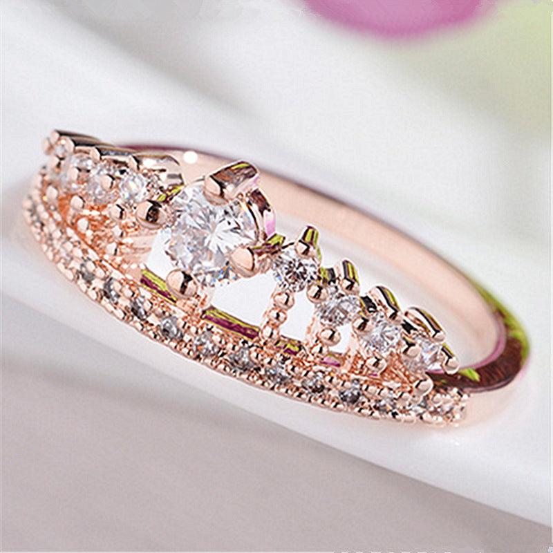 Anillo de corona microengastada: elegancia real a tu alcance