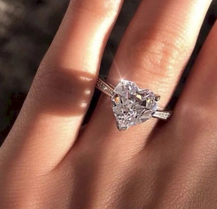 Heart-Shaped Ring – Love at your fingertips