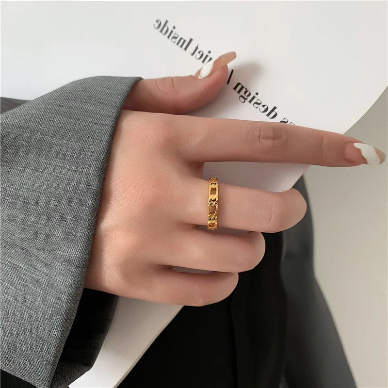 Vintage Twist Ring – Golden Elegance with Twisted Design
