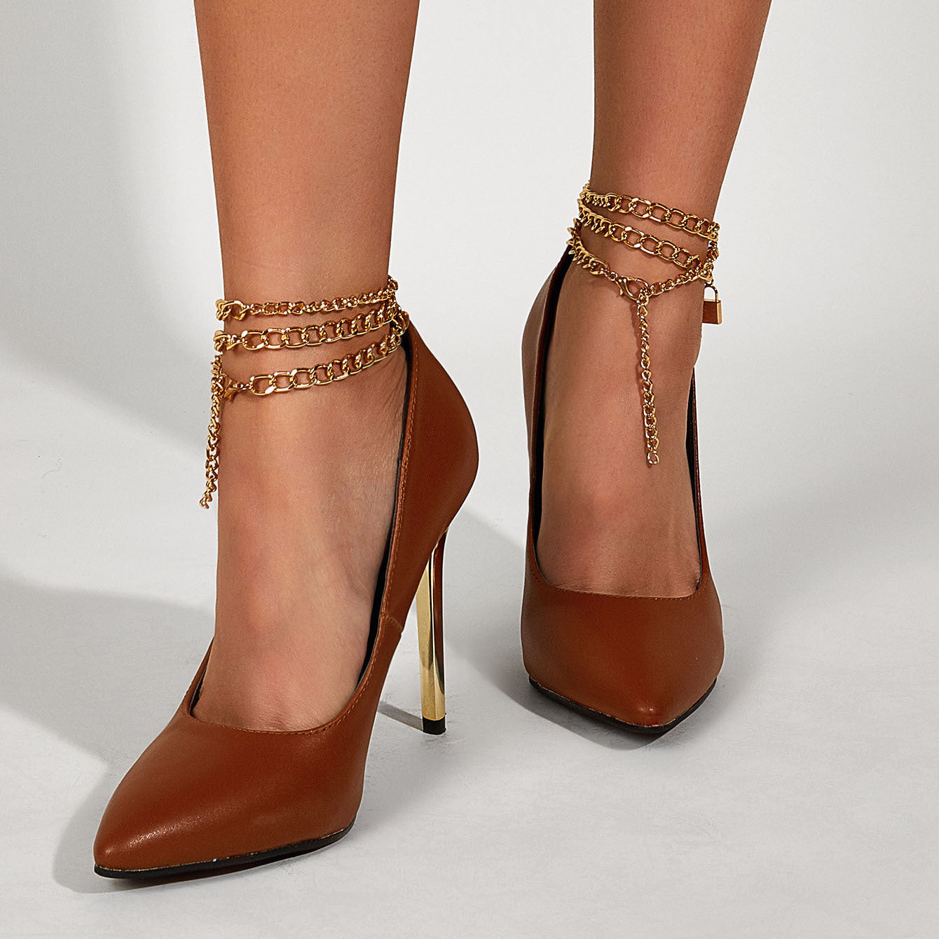Metal Chain – Assertive elegance &amp; sculpted silhouette