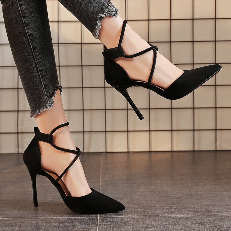 Cross Lace-up – Sexy, Elegant &amp; Determined
