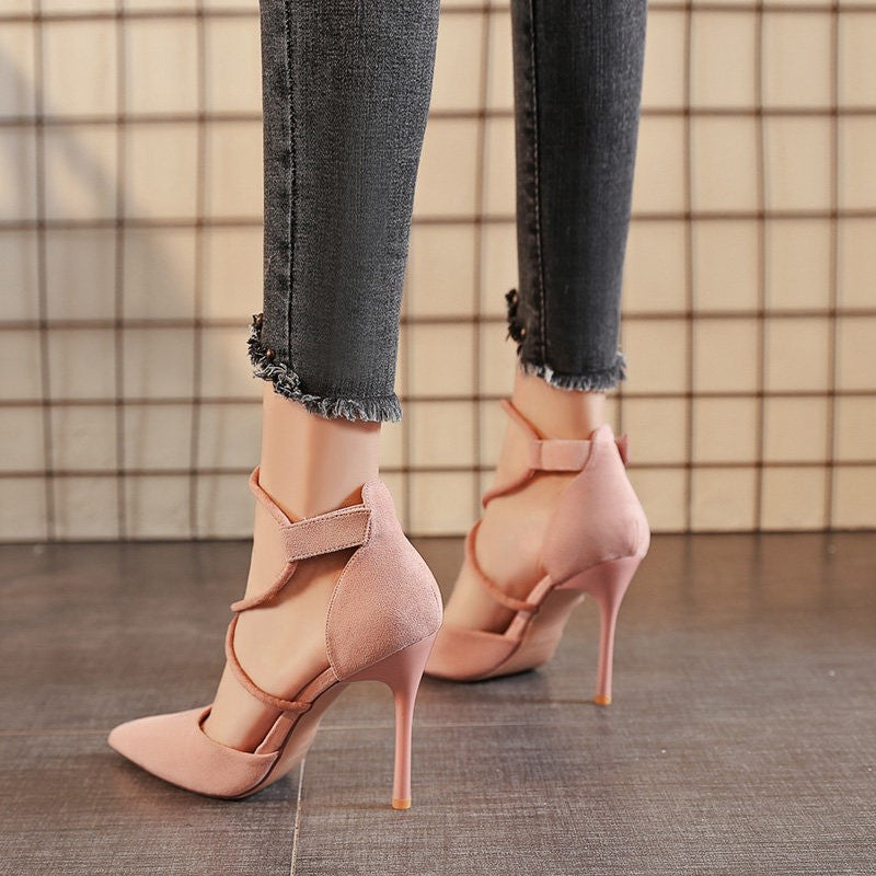 Cross Lace-up – Sexy, Elegant &amp; Determined