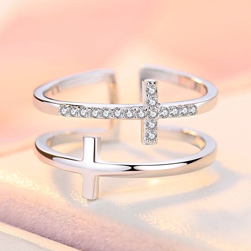 Double Cross – Minimalist elegance with a double symbol